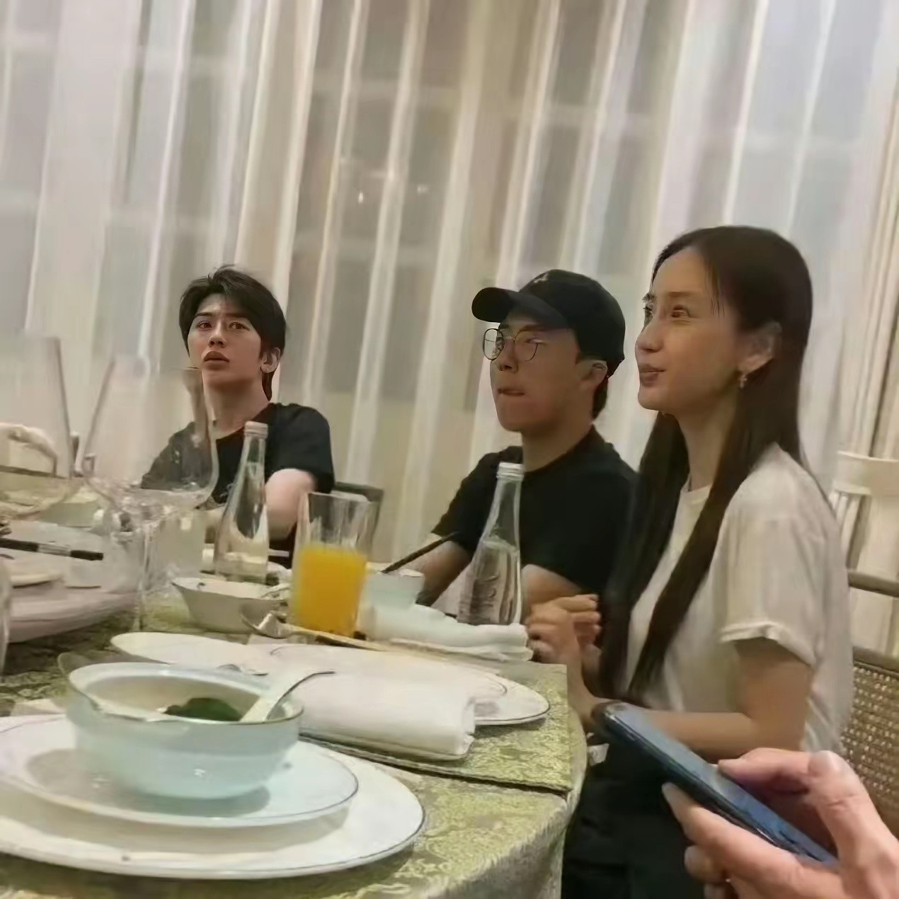 原来明星私下的饭局，都是素颜的状态