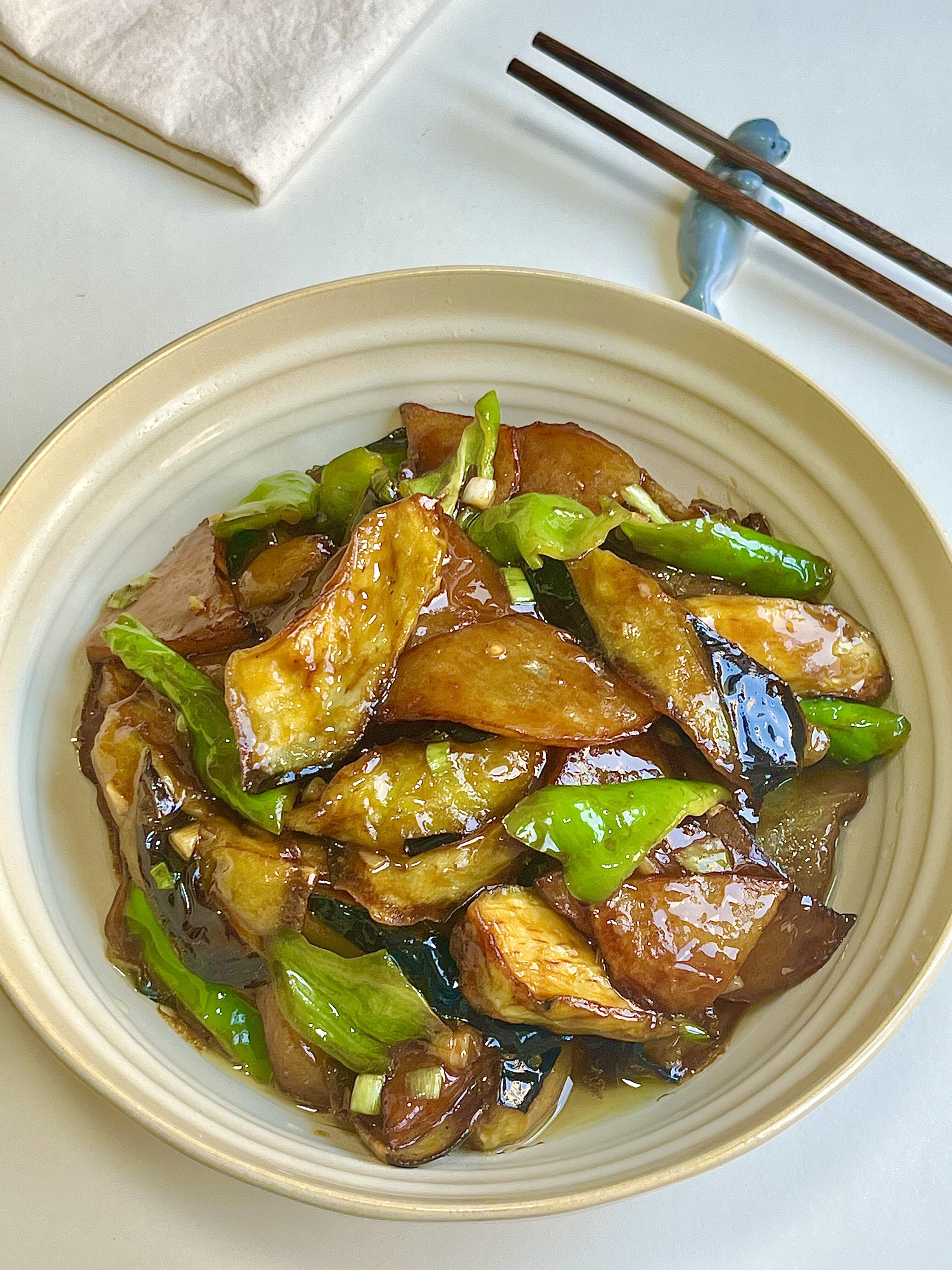 地道东北地三鲜，鲜香入味下饭超解馋新鲜软糯品质超赞，搭配土豆和辣椒一炒，鲜香入