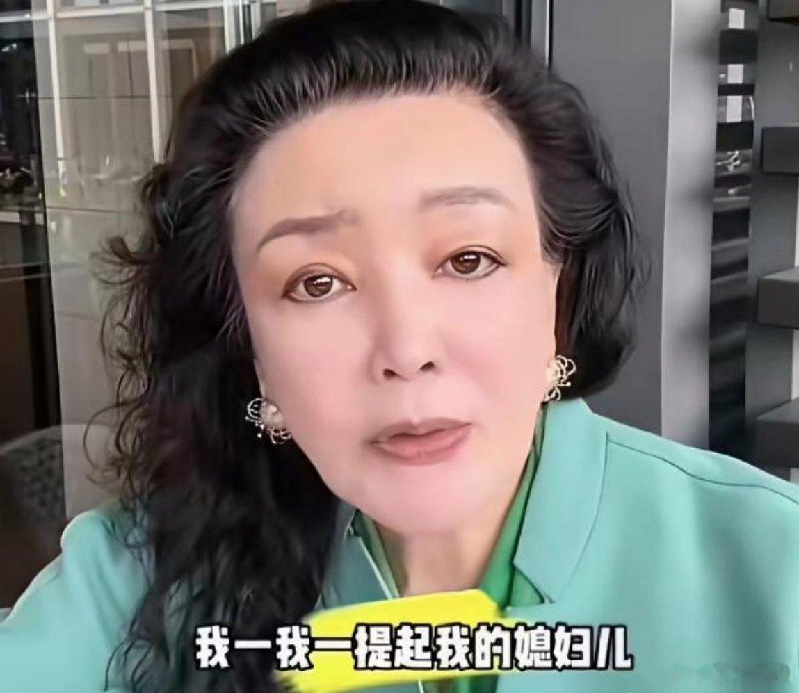 张兰直播开心的说“一提起我家媳妇我就会说，我们哪辈子积的德呀找到这么好的媳妇，哎