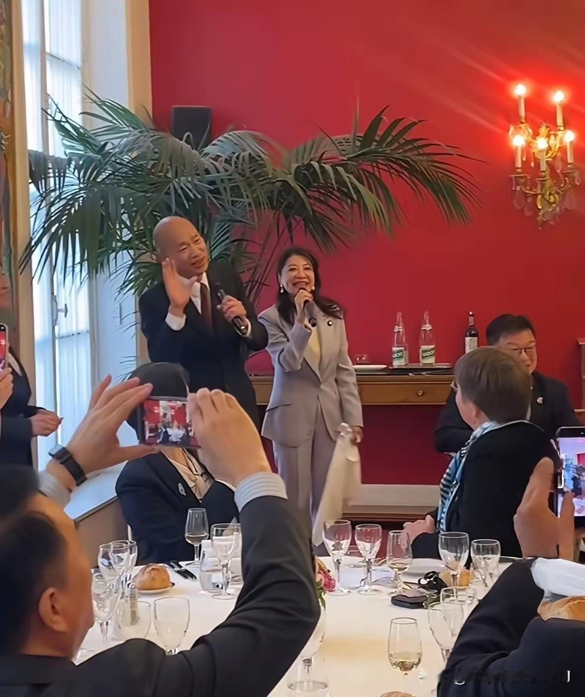 丢人现眼！韩国瑜带队窜欧，全程闹剧笑掉大牙岛内蓝绿白政客彻底放下内斗，抱团