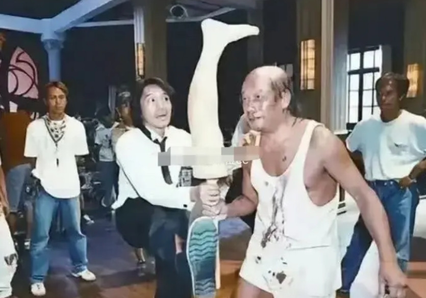 原来被周星驰的功夫骗了几十年，一直以为是真的踢出去的呢