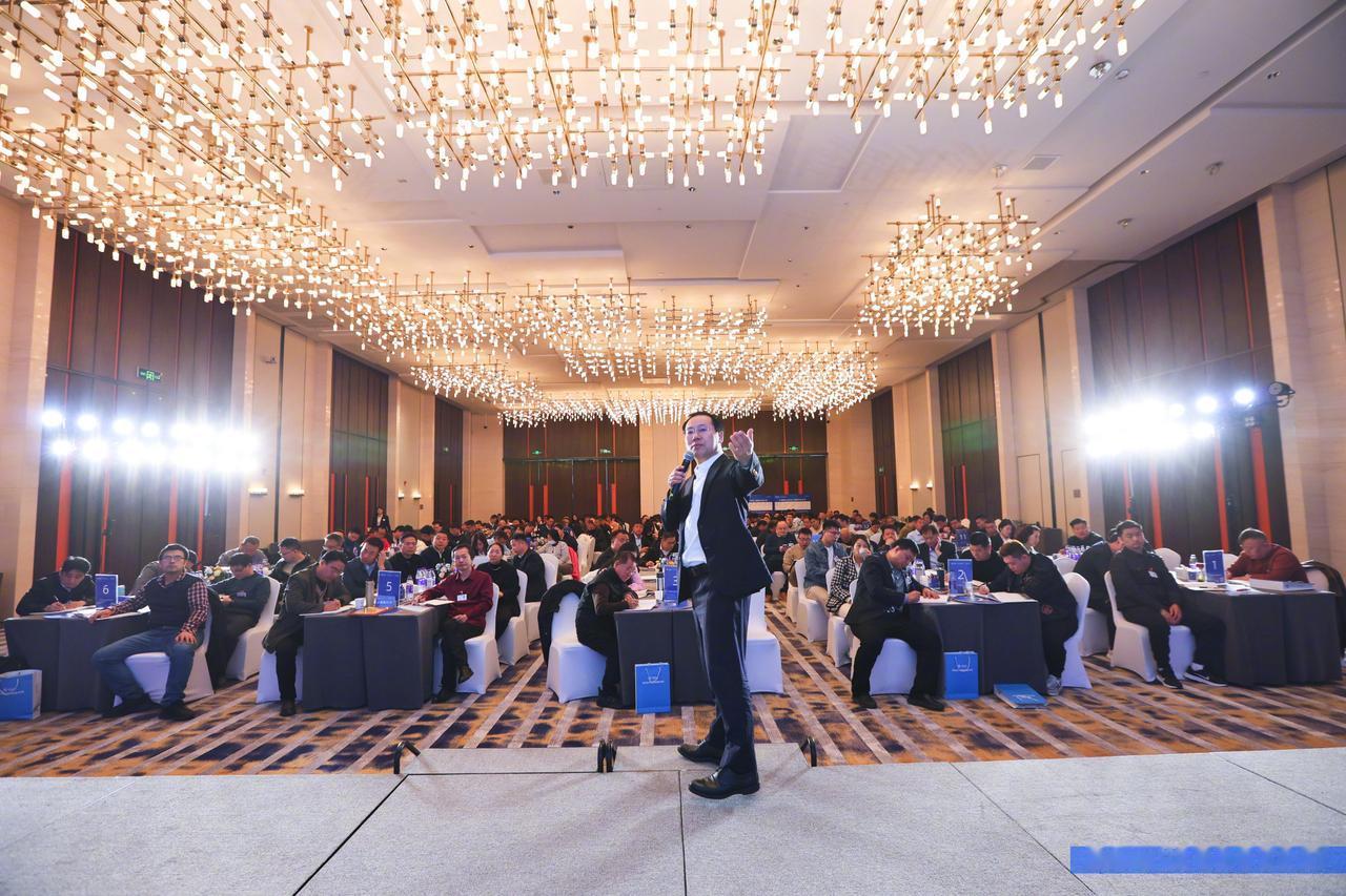 【企业用人】1、养人：不论理想或使命有多高明，物质方面若无法满足人的需求，那再好