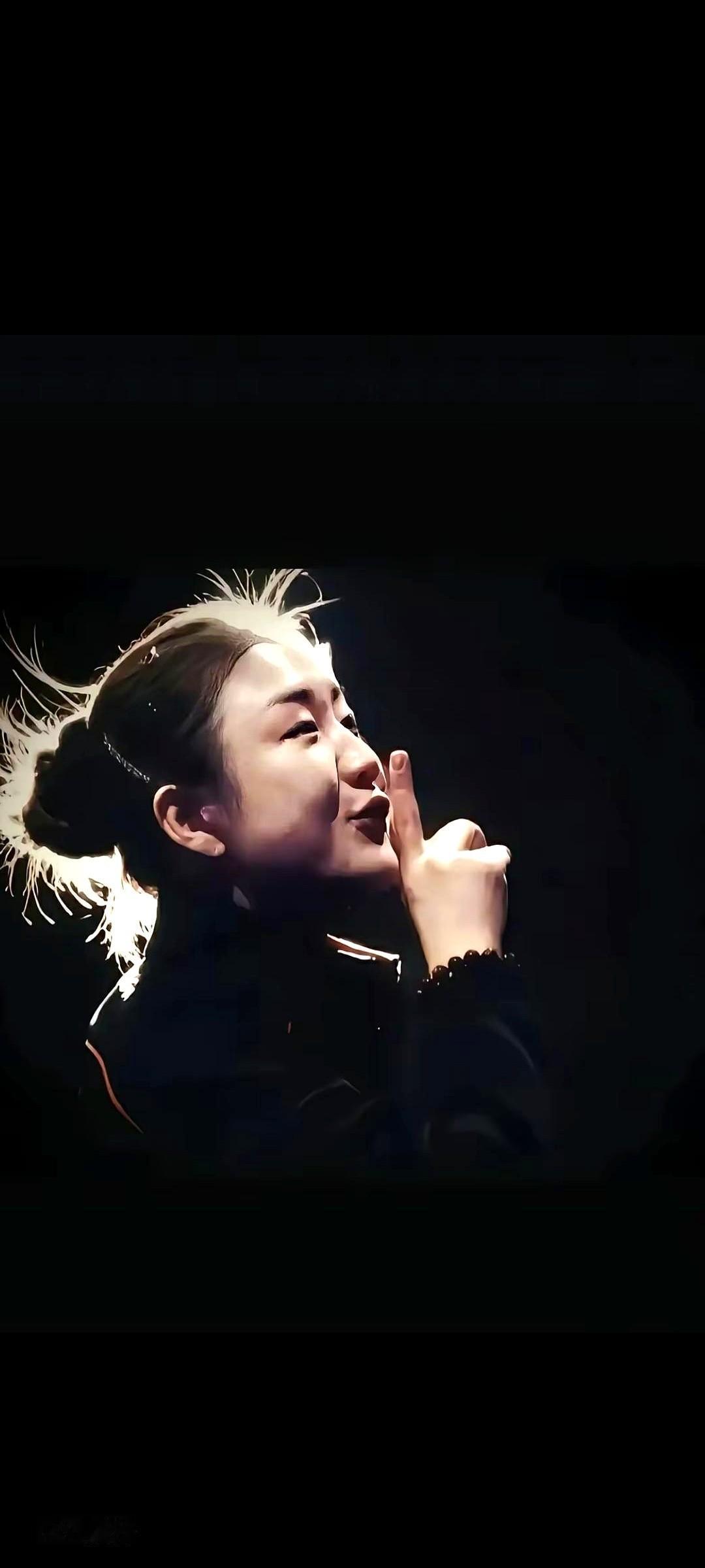 陈梦的长相，放女孩堆里真挺一般的。早些年国家队照片里，她脸蛋儿肉乎乎的，方圆