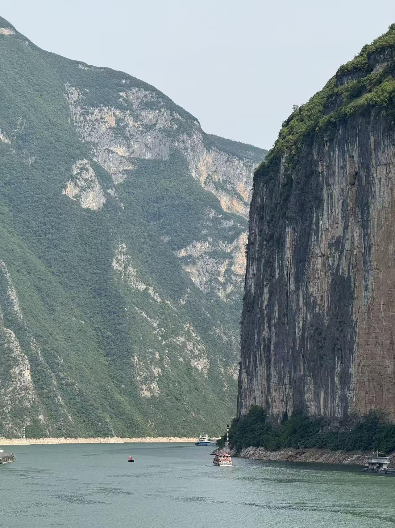分享一张你在重庆拍的最美照片前面两张是夔门，后四张是瞿塘峡。