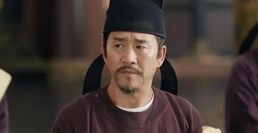 这天，唐太宗听闻房玄龄送来个告发谋反之人，顿时勃然大怒。他令人手持长刀站在殿前，