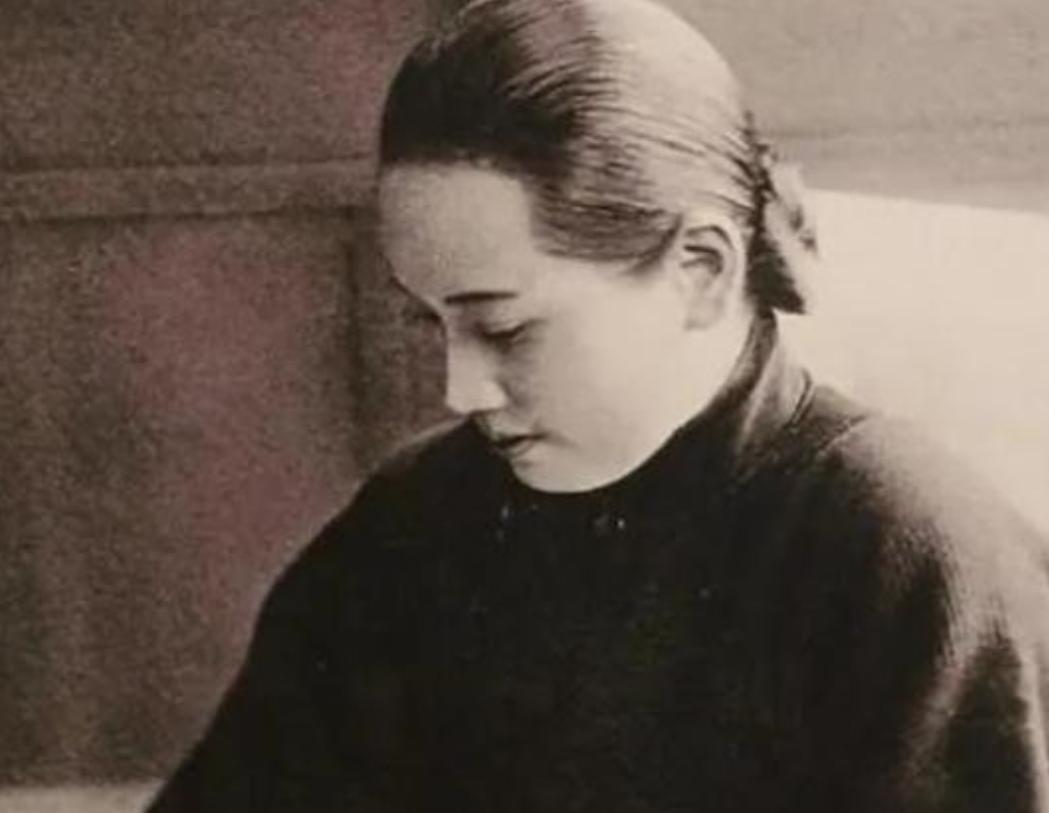 1936年，毛主席找宋庆龄借了5万美元以解红军之危，宋庆龄直接卖房筹钱，把5万美