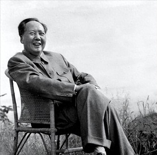 重庆谈判前深夜，毛主席下达绝密命令，老蒋得知后大叫一声：哎呀“二十五号凌晨三点