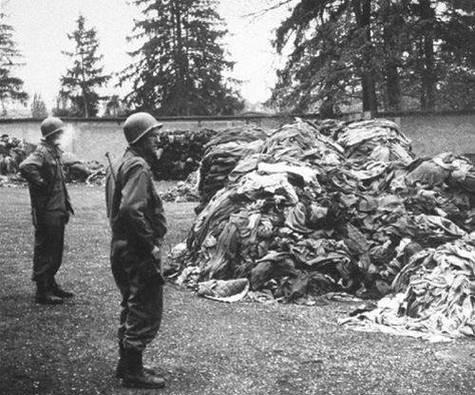 1945年，美军攻入德国后，在一座巨大的盐矿中发现了一座德国兵工厂。工厂内存放着