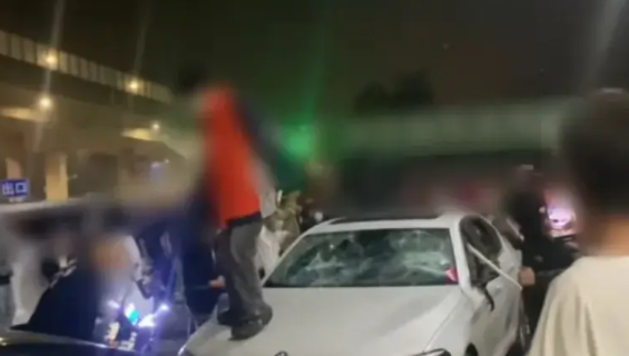 再说临沂罗庄一群少年打架斗殴尽管已过去四天，警方并无定论，或许正在调查，或许正
