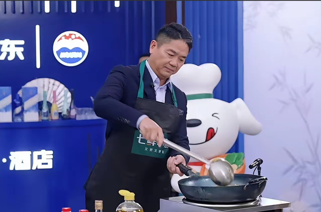 罗永浩跑去香港了，接力棒交给了刘强东。刘强东实力够强，直播时亲自炒了一盘