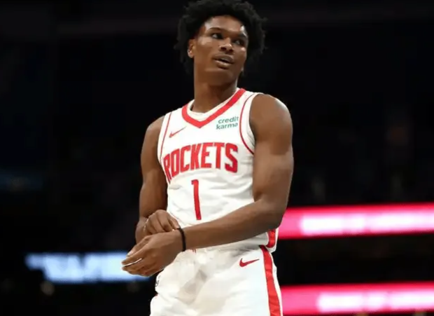 卡斯尔冲框牵制力突出，需要阿门去学习NBA杯半决赛，火箭记者在观战过程中更新了