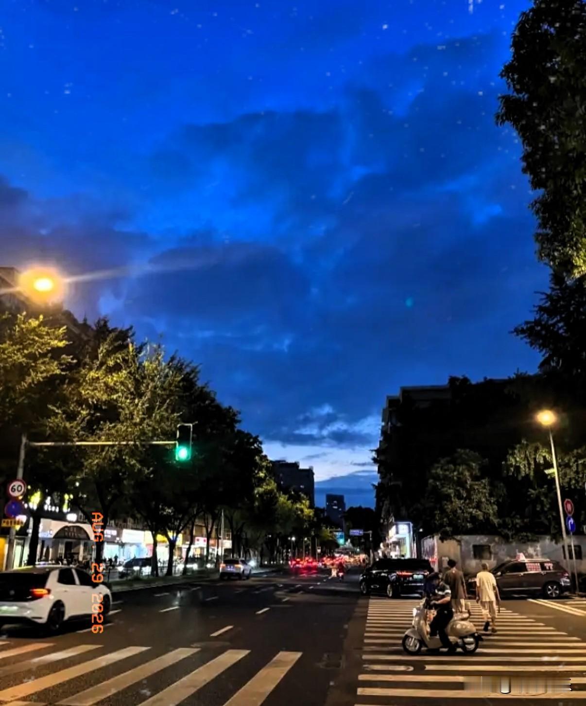 提前通知，都做好心理准备吧，再过8天，也就是9月7号全国各地就正式进入白露