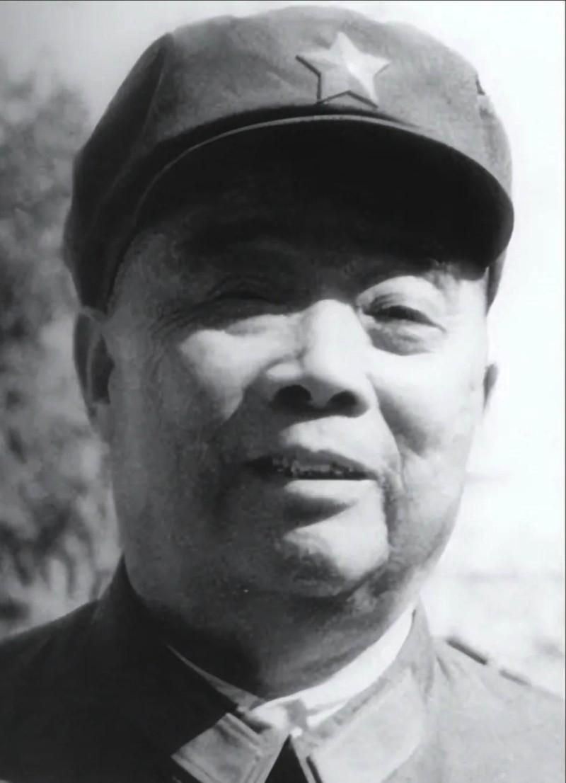 1955年，陈开路是红一军团的团长，却因抗战中多次负伤，后遗症太多，在授衔仪式上