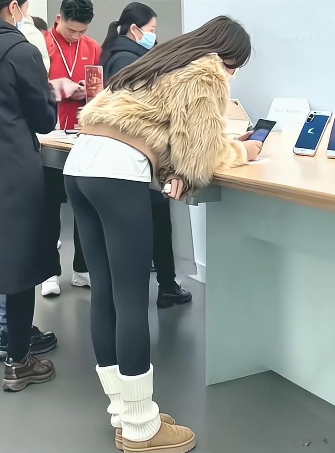 泡姐准备换手机了