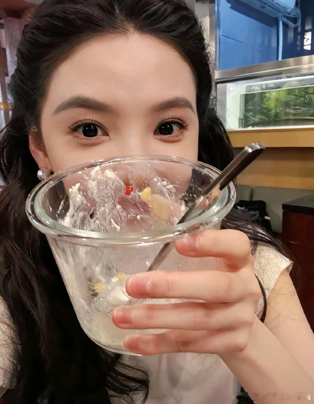 #章若楠##章若楠#好好吃饭呀宝宝​