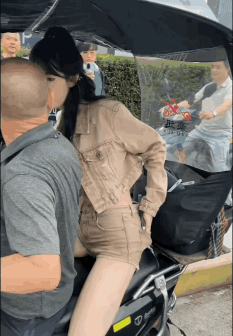 来来来，妹子坐我摩托车🏍️倒找你两百元摩托车上的女生泡水摩托摩托车上的女生