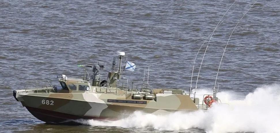 网络上出现了另一艘03160项目“猛禽”号俄罗斯巡逻艇在临时占领的克里米亚被摧毁