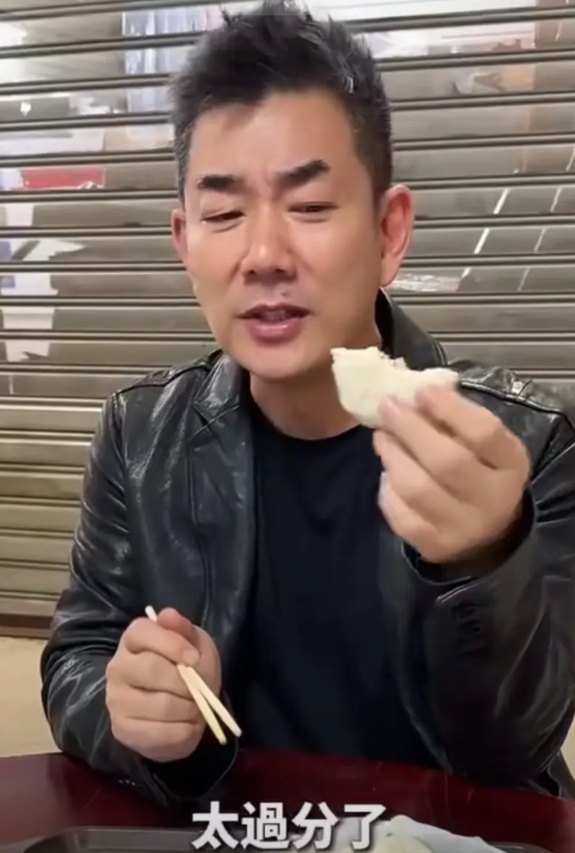 任贤齐明明在《风林火山》里有演出，为什么海报和演员表里都没有他的名字？知道原
