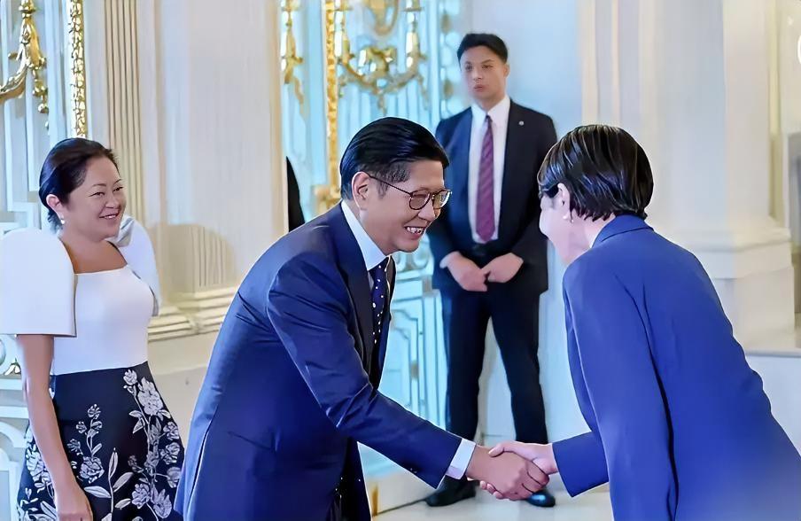李四川今（6月3日）在脸书发文表示，这几天，日本和菲律宾要谈海域划界，划的就是我