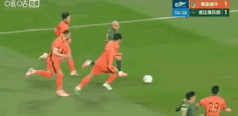 恩！王钰栋再进化！饼锋来了！一个会吃饼的前锋才是好前锋！王钰栋这机会跑到了也是进