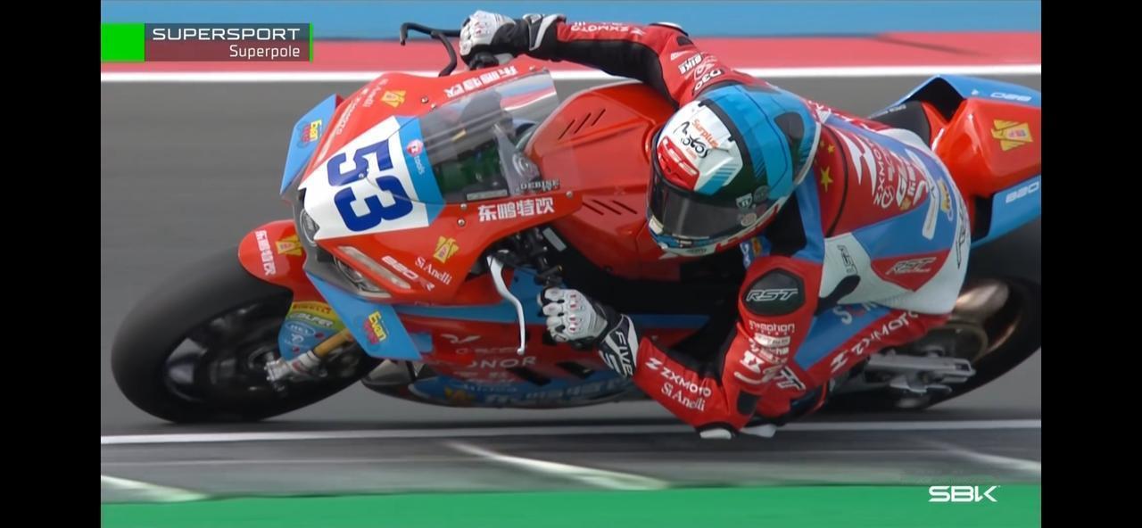 我突然有了一个大胆的想法，张雪机车赛车手53号瓦伦丁德比斯在排位赛中只获得了第二