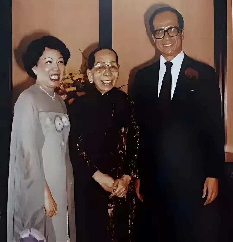 李嘉诚的家族有长寿基因。她的母亲庄碧婷女士活到了93岁，她的舅舅庄静庵享年86