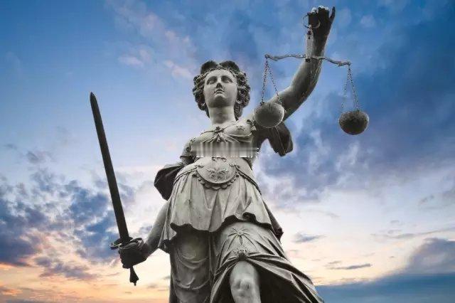 【简单说】美国也是行政权大于司法权，特朗普不会遵守最高院法。老蛮by：老蛮美国