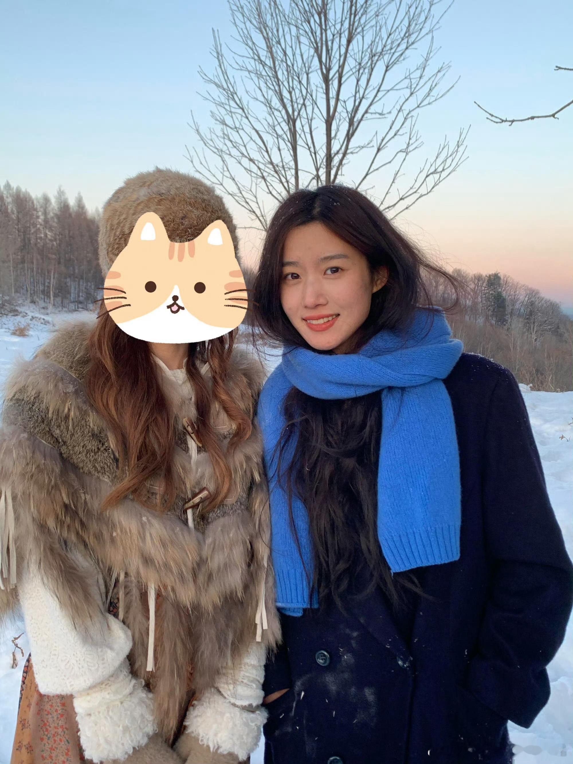 路人长白山偶遇卢昱晓，这张姐感十足啊，还很温柔的合照了