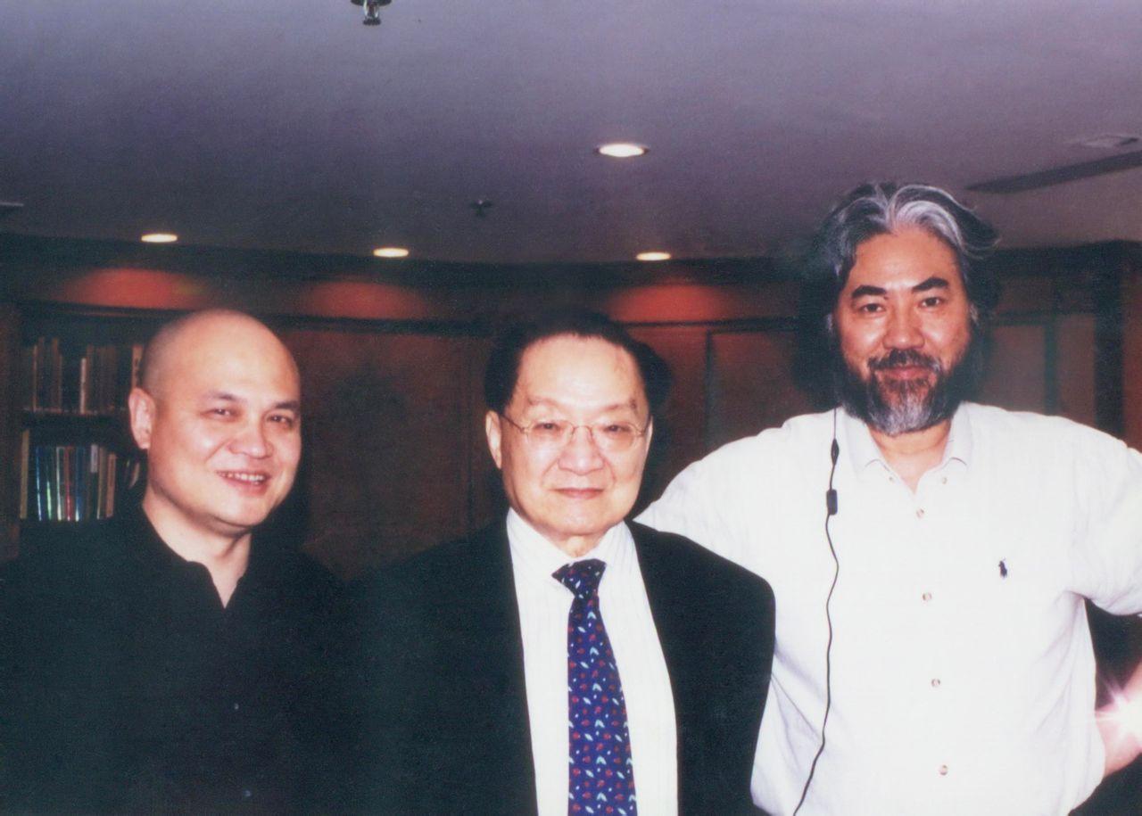 金庸一身文人气质，张纪中长相好粗野，陈凯歌一副睿智模样，都是特别的人。