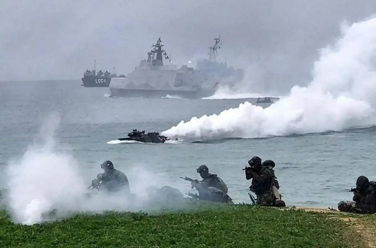 台海战争一触即发，西方冻结3.2万亿中国资产威慑，中国王炸底牌曝光：美债、稀土、