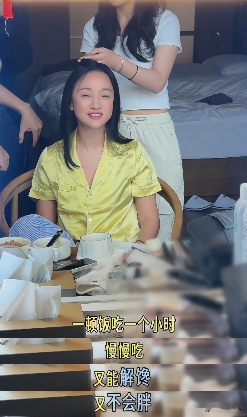 周迅说：“一顿饭吃一个小时，慢慢吃！又解馋，又不会胖。”5月9日，周迅晒出一条