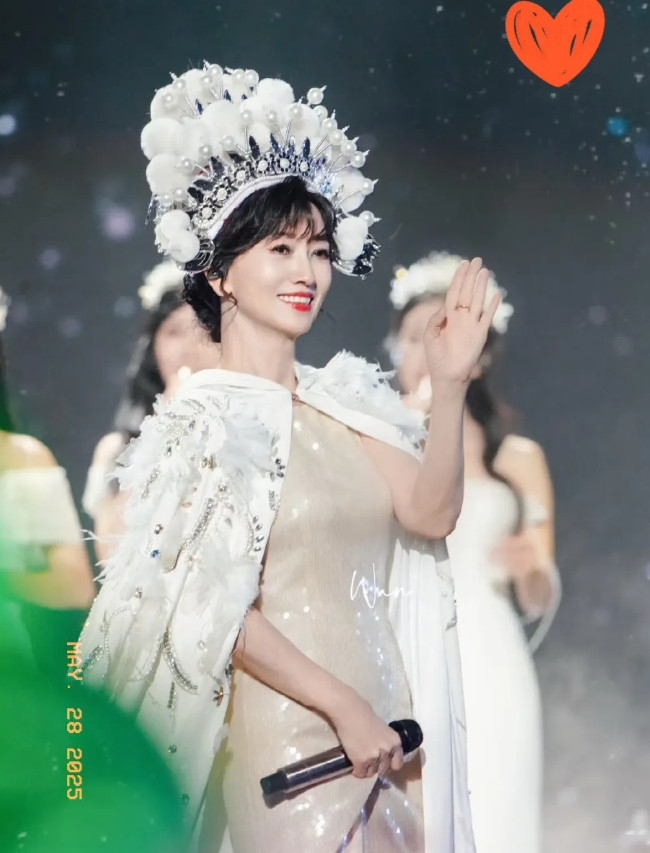 终于知道为什么叶童能嫁入豪门而赵雅芝还要出来直播带货了不是因为赵雅芝不聪明，
