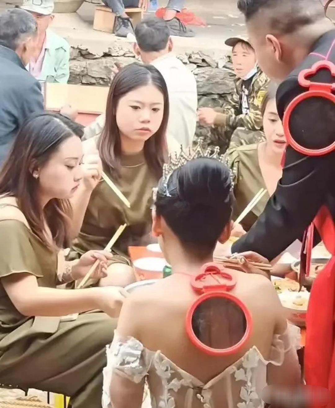 你们那里结婚有没有这个习俗？这是什么意思？