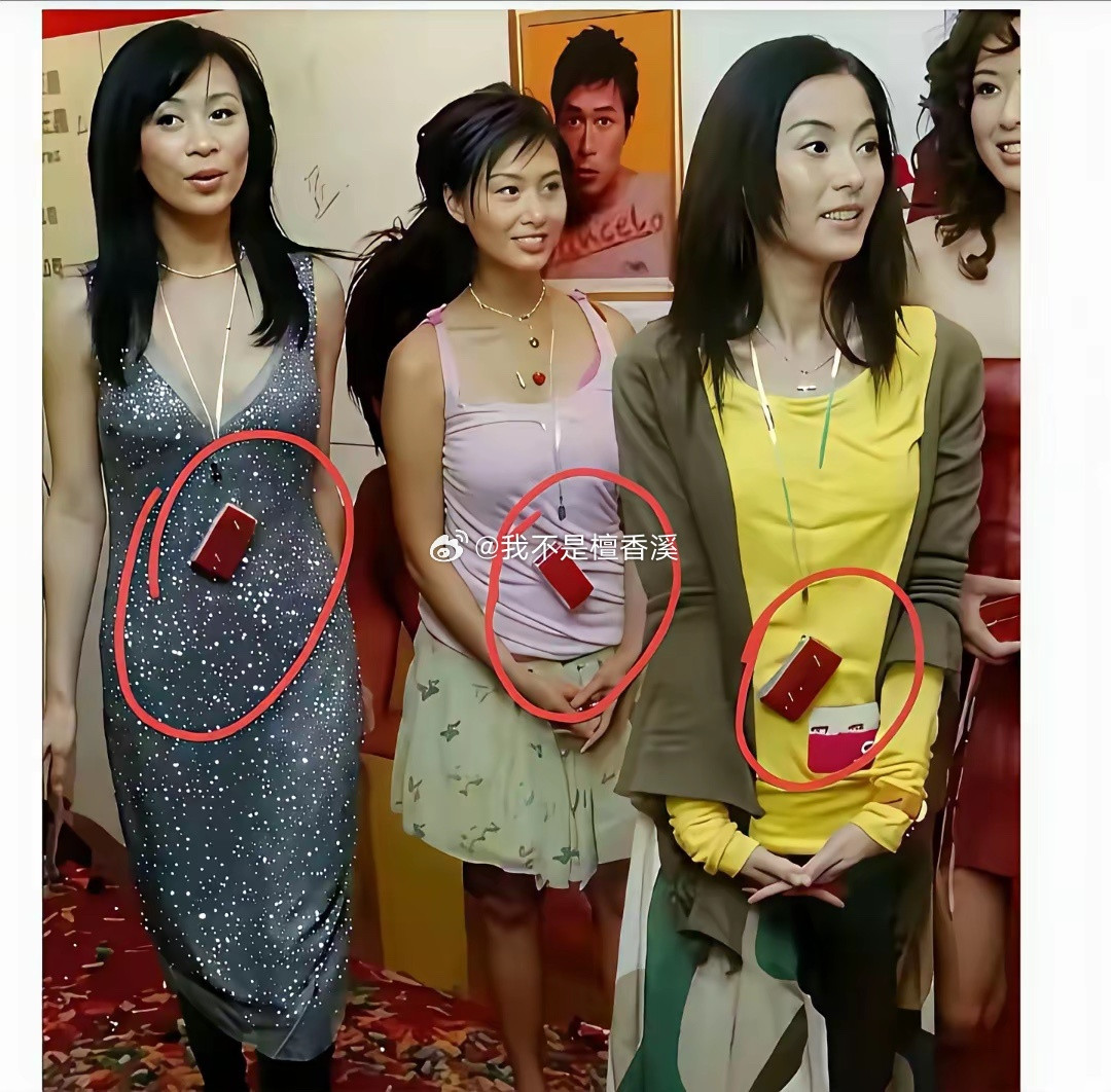 这在当年是现在的苹果还要火的手机，这么多明星人手一部。你知道这是什么手机吗?​
