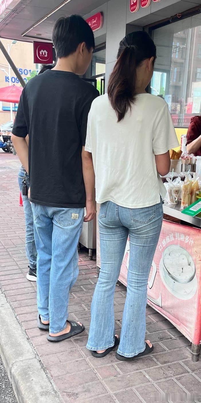 街拍牛仔裤美女时尚穿搭​​​