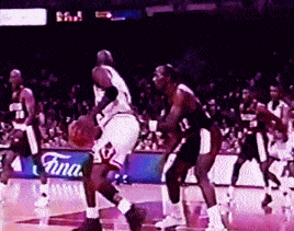 乔丹:不打爆你还以为你和我是一个级别的呢！乔丹单打滑翔机德雷克斯勒，这画面太美