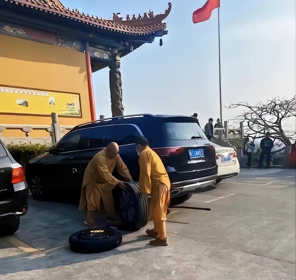 我问大师这是什么寺，大师说这是梅赛德寺[doge]​​​