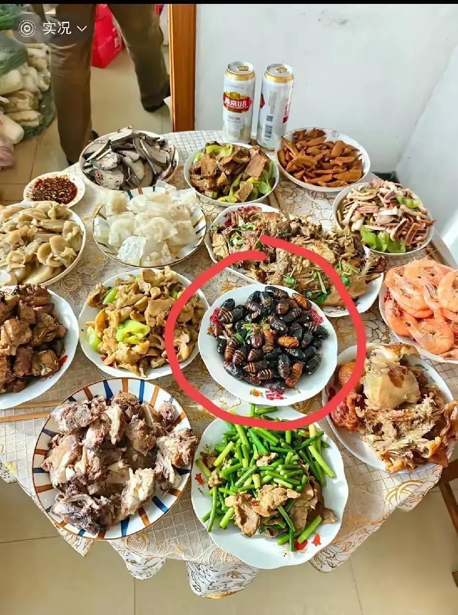 朋友聚会，有一次去他们家乡，做了一大桌子菜，单独把这道菜放在了中间，他说这这个菜