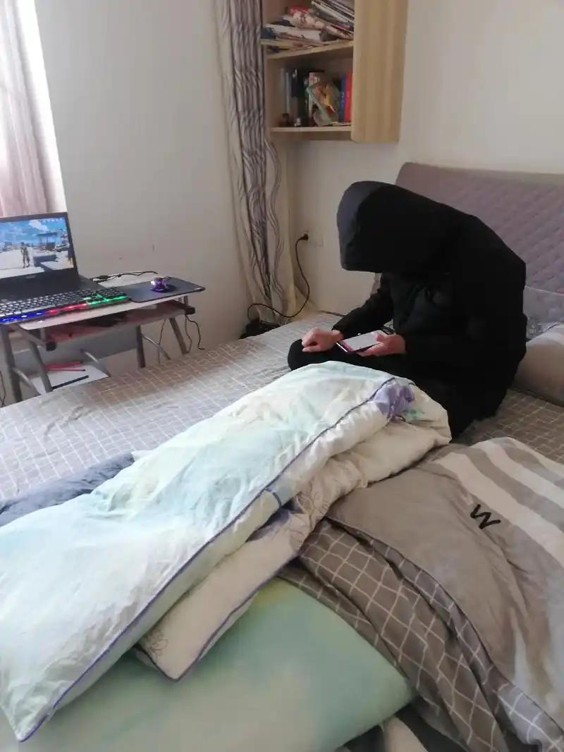 刚刚把这个读大二的神兽送去火车站了，清明叫他不要回来偏要回来，回来三天只不过换了