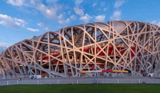 鸟巢“账本”曝光：占北京黄金位置，斥35亿建成的“鸟巢”，自从建成后，每年光维护