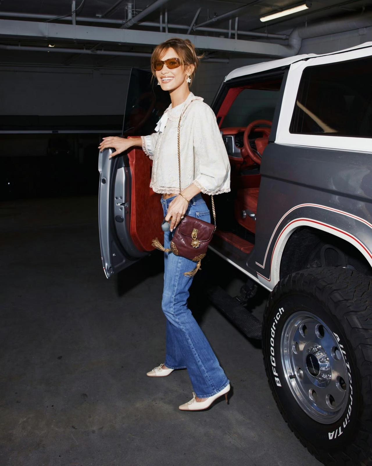 BellaHadid在LA外出准备Orebella活动的街拍，真是超美的一