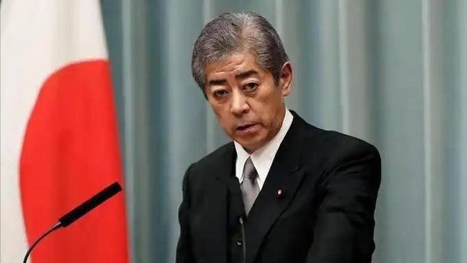 中日风向有变，日本外相访华之际中方先拿出一份“见面礼”，这下轮到美国尴尬了...