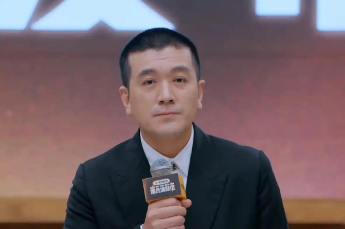 杨子说，黄圣依花钱太大手大脚了。曾瞒着他花100万给大儿子安迪报了一年的街舞课