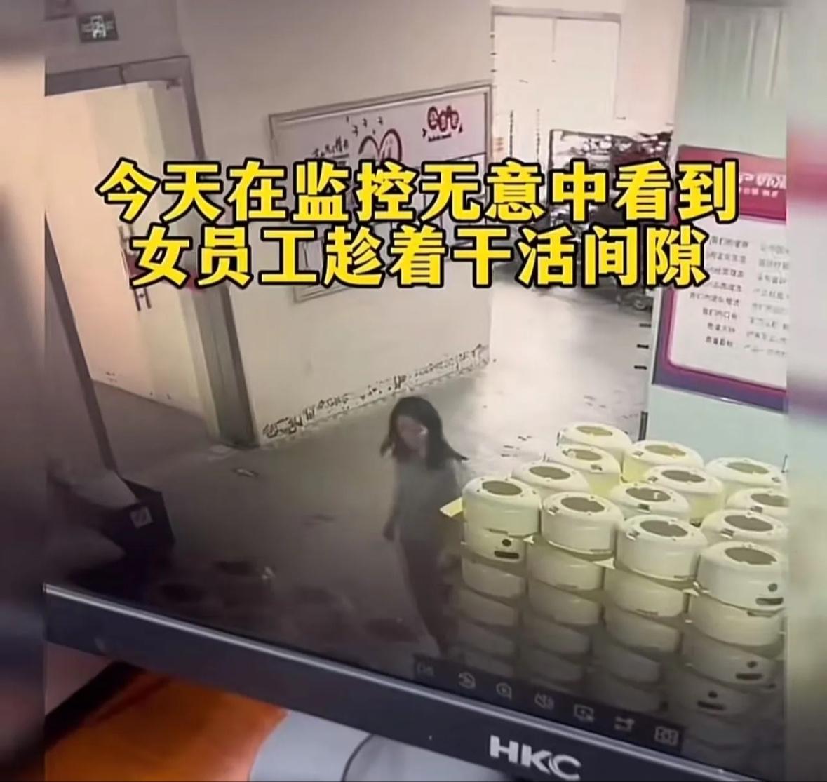 这个老板的格局真大！老板看监控发现女员工在车间里鬼鬼祟祟，得知原因，老板做法彰显