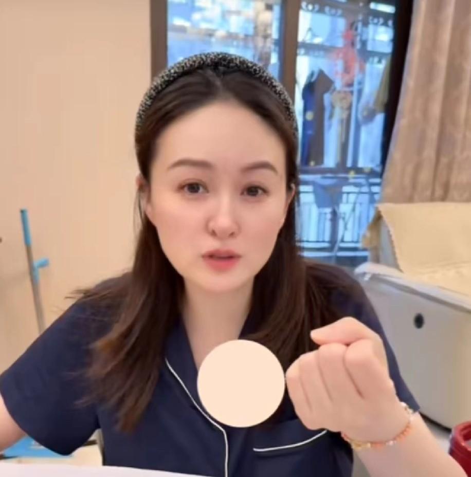 女演员戴娇倩苦恼的说，她9岁的女儿长期挑食，整个人非常的瘦弱，眼睛下方都是乌青的