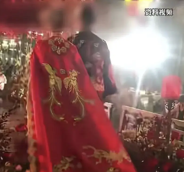 52万宴席费事件中，最受伤的不是帮忙采购的王老板，也不是餐具供应商，而是钱