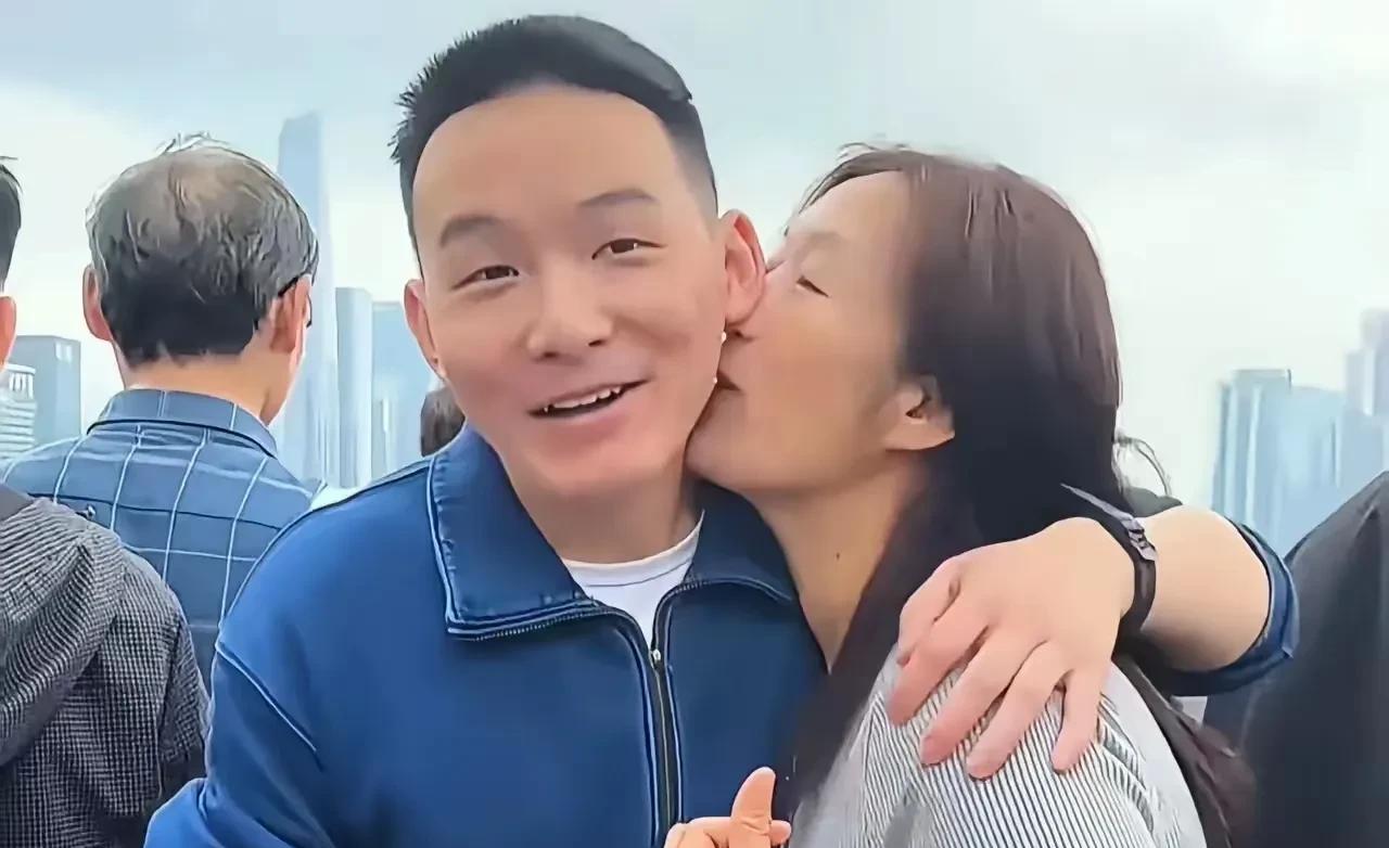 许建华这辈子做的最正确的事，是生了儿子谢浩男。谢浩男的回归，如同给谢家投下了一枚