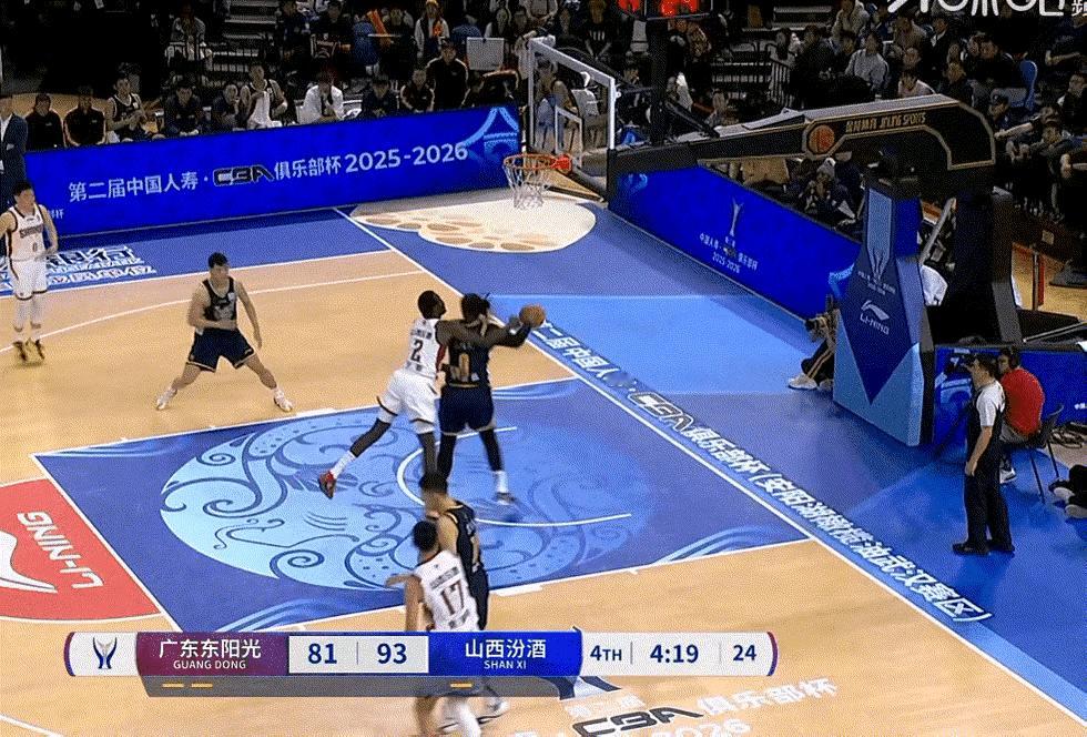 真是无语了，张皓嘉一个休赛期过去了，不仅没有长进，反而越来越回去了。萨林杰分边