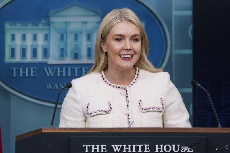 【白宫新闻秘书也“入坑”韩妆!莱维特晒出满床战利品引热议】海外新鲜事美韩峰会刚