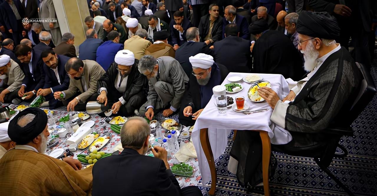 看到这一幕，我一位同学不禁感慨：权力这东西，真是最直观的东西。一人端坐高位，万